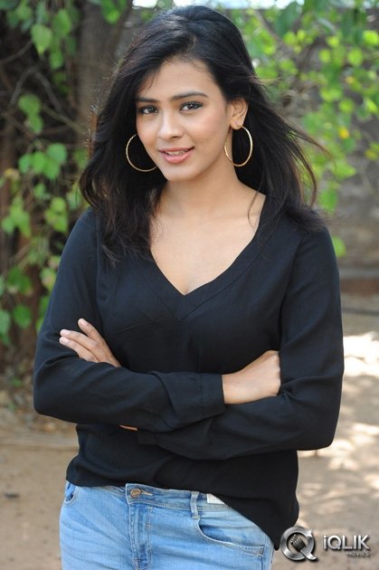 Hebha-Patel-at-Ala-Ela-Movie-Release-Press-Meet